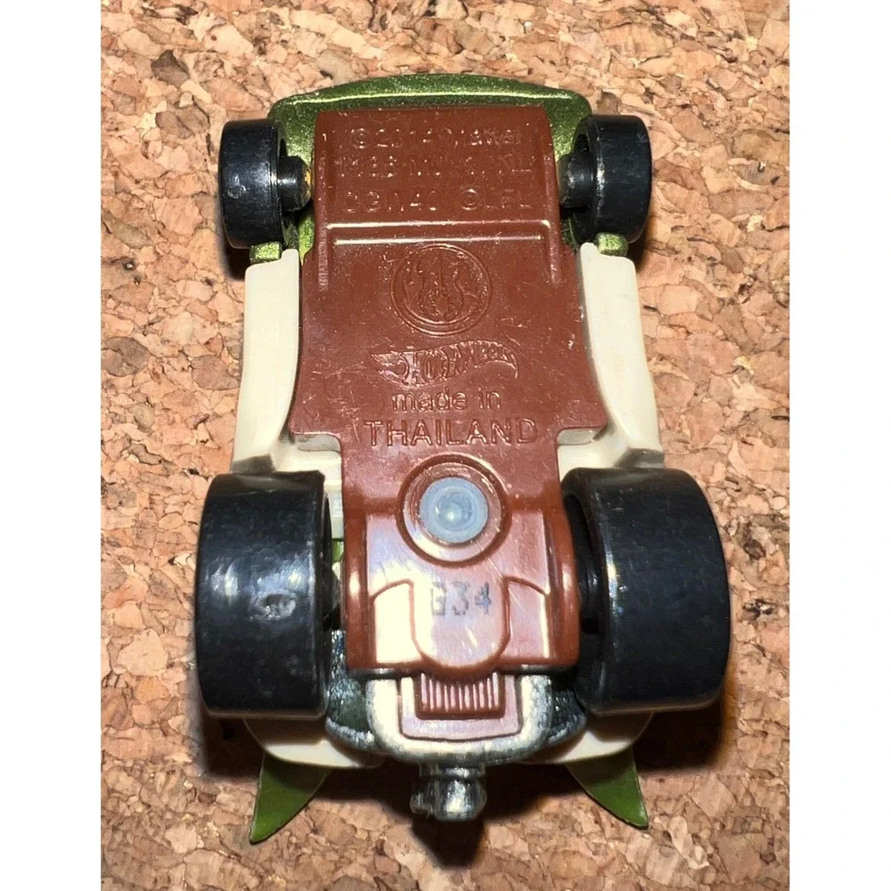 Hot Wheels Star Wars Yoda Character Car‎ 1:64 Green Good Condition 2014 Mattel